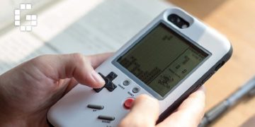 Play Classic Games At The Back Of Your Phone!