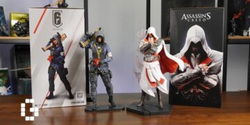 Ubistore Exclusive Six Series Hibana and Master Assassin Ezio Figure Unboxing